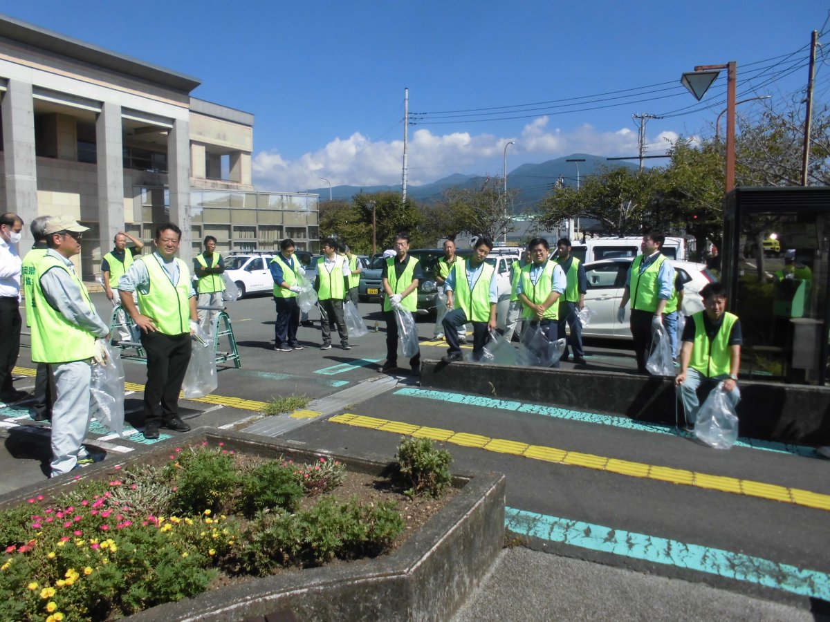 第3回　国道1号沼津バイパス清掃活動（東町交差点周辺）